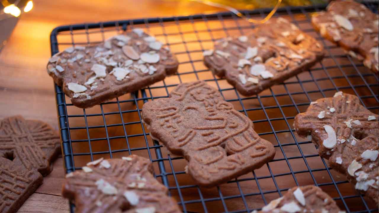 The Delight of Stroopwafel and 9 Other Typical Dutch Souvenirs